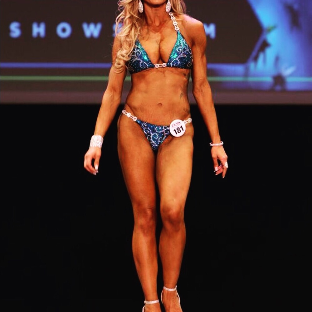Comp bikini! 700+ crystals! Perfect condition!